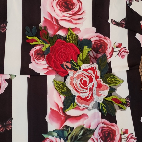 Stripe/Floral trumpet flare Dress. - Picture 4 of 4